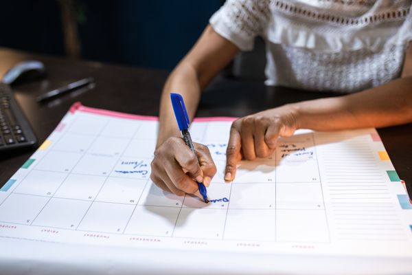 Marking dates on a calendar